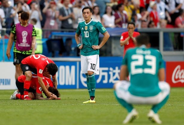 HLV Joachim Low nói gì về màn trình diễn của Mesut Ozil? - Bóng Đá