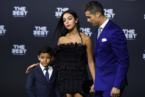 Ronaldo đại hỷ, đón thêm con sinh đôi - Bóng Đá