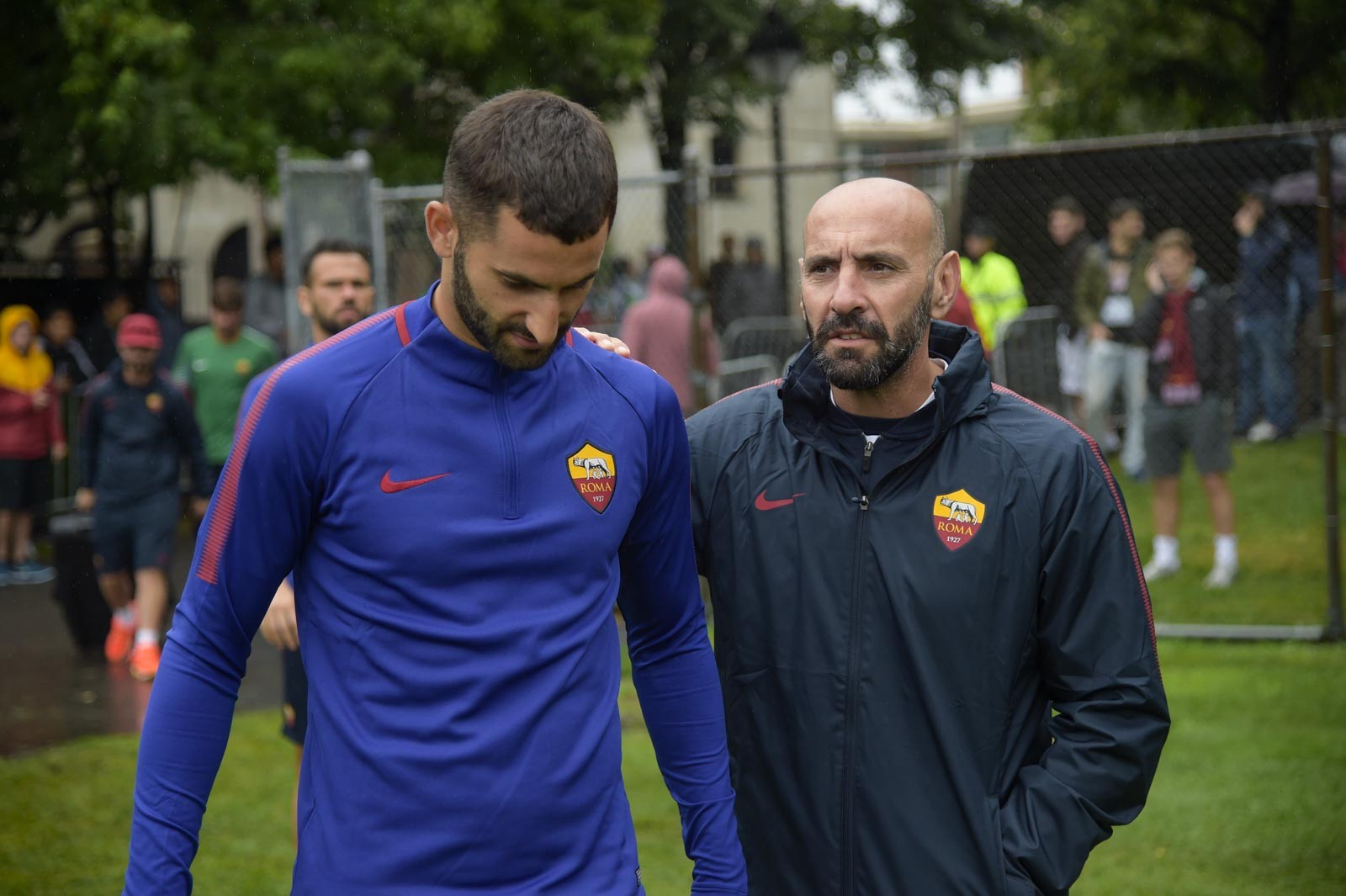 Strooman, De Rossi 'hổ báo' với đồng đội - Bóng Đá