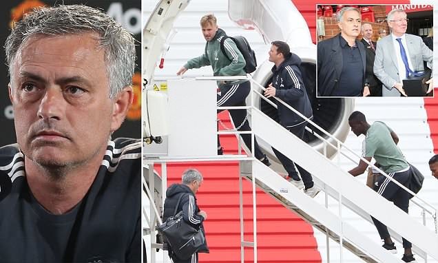 Dàn sao Man Utd hành quân đến London - Bóng Đá