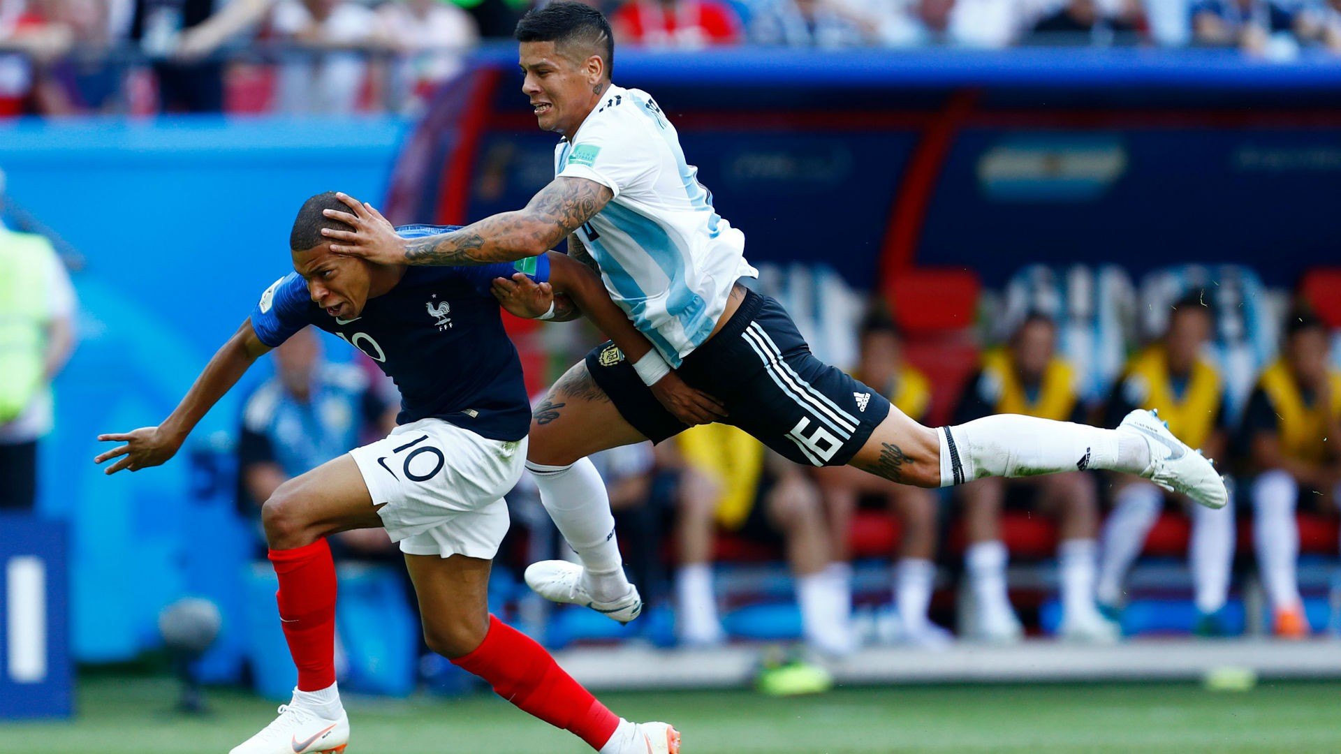 Rojo từ người hùng thành tội đồ Argentina vì pha bóng xuẩn ngốc - Bóng Đá