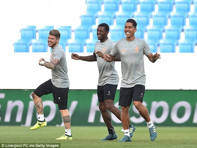 Giữa bão tin đồn, Coutinho nhăn nhó trở lại sân tập - Bóng Đá