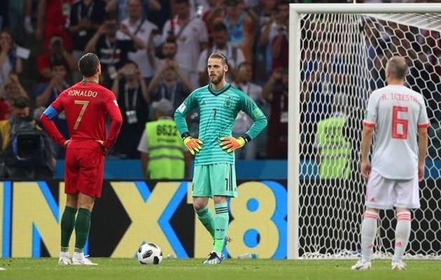 Courtois 'xát muối' vào vết thương của De Gea - Bóng Đá