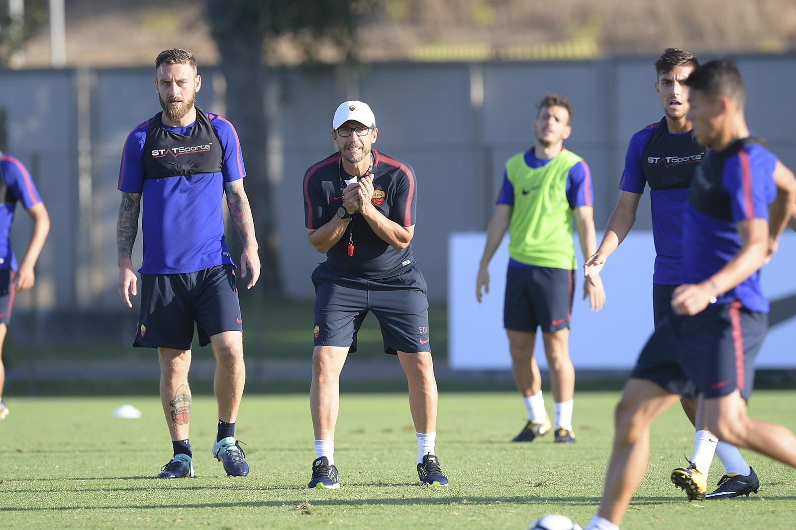 Roma bắt đầu hành trình 'vượt núi lớn' - Bóng Đá