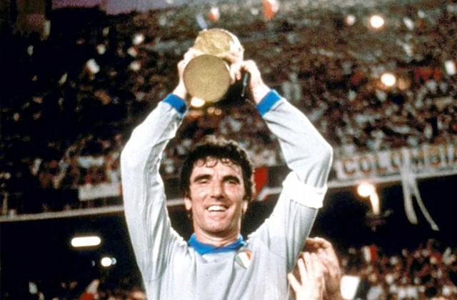 5 'ông già gân' thi đấu tại World Cup - Bóng Đá