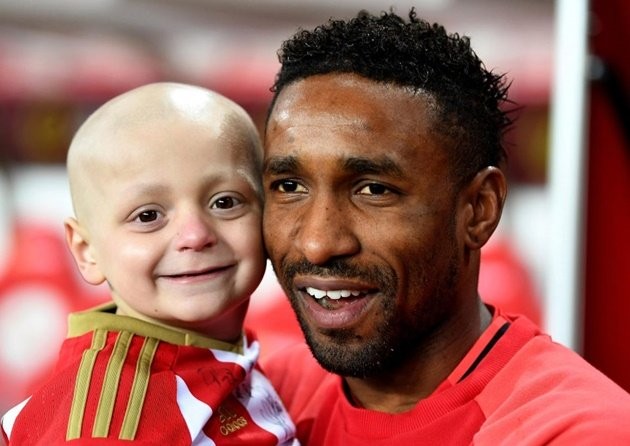 Sunderland đá trận cầu tri ân cậu bé mascot nổi tiếng - Bóng Đá