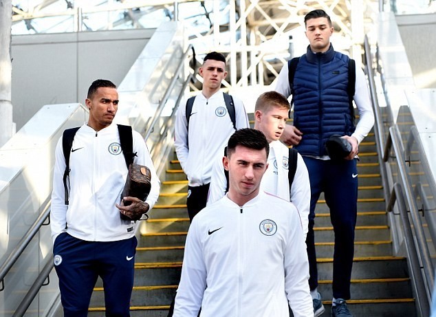 Dàn sao Man City như tài tử ở London - Bóng Đá