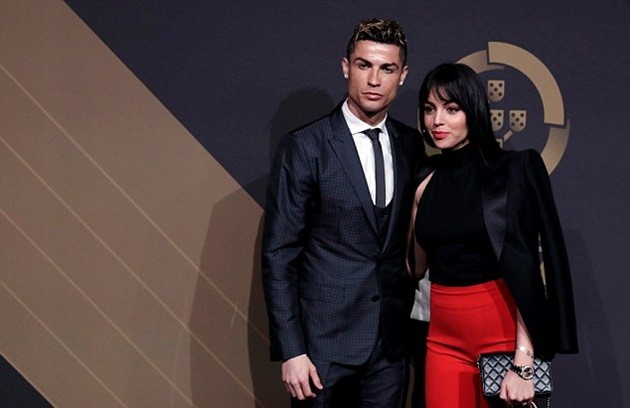Cristiano Ronaldo hỏi ý Scolari, muốn kết thúc sự nghiệp ở Trung Quốc - Bóng Đá