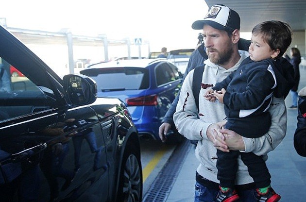 Lionel Messi trở về đại bản doanh sau kì nghỉ Đông - Bóng Đá