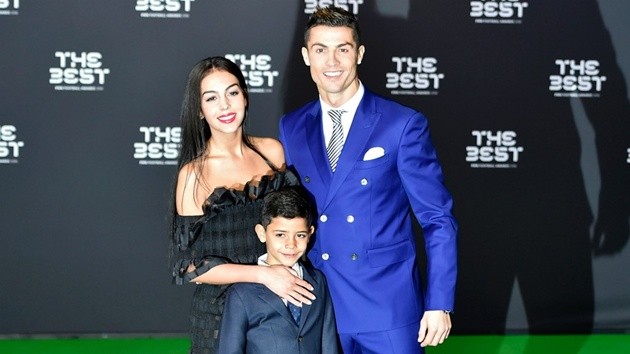 Bạn gái Ronaldo và những bí mật thú vị  - Bóng Đá