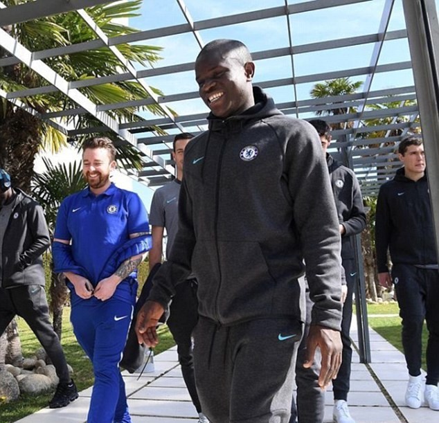 Chelsea đi dạo đầy thoải mái trước trận thư hùng với Barcelona - Bóng Đá