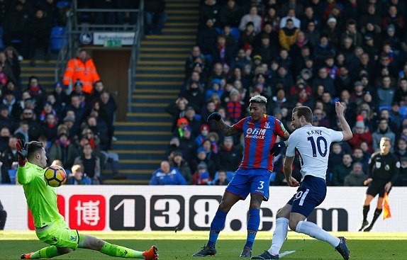 Hài hước chuyện Serge Aurier đệm bóng hụt ở cự li... 2 mét - Bóng Đá