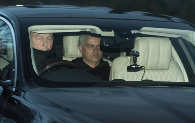 Mkhitaryan mặt như 