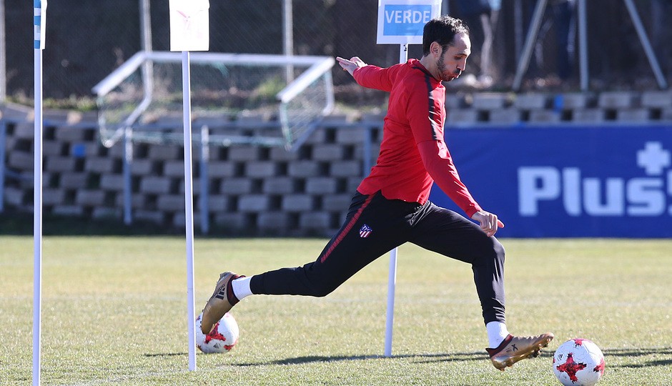 Petr Cech lần đầu làm được điều này sau 7 năm  - Bóng Đá