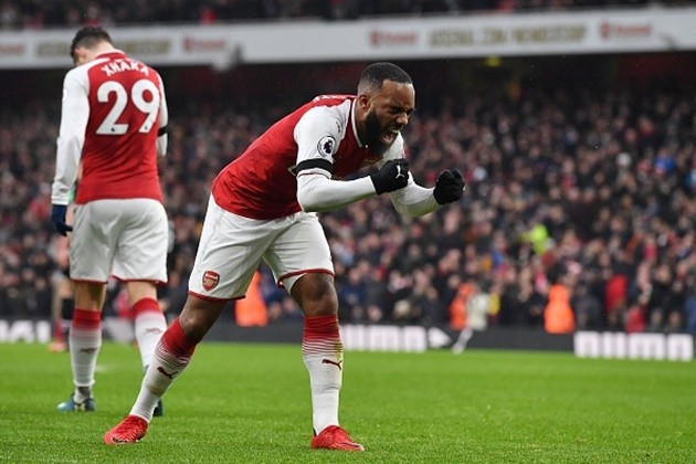Lacazette mừng hết lớn khi giải được vận đen - Bóng Đá