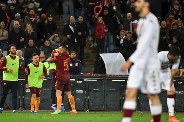 Chùm ảnh: Roma hủy diệt Bologna, cuộc đua Scudetto vẫn chưa ngã ngũ - Bóng Đá