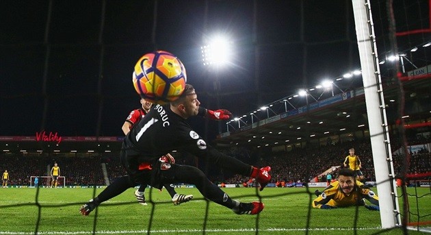 Chùm ảnh: Bournemouth suýt chút nữa đả bại Arsenal - Bóng Đá