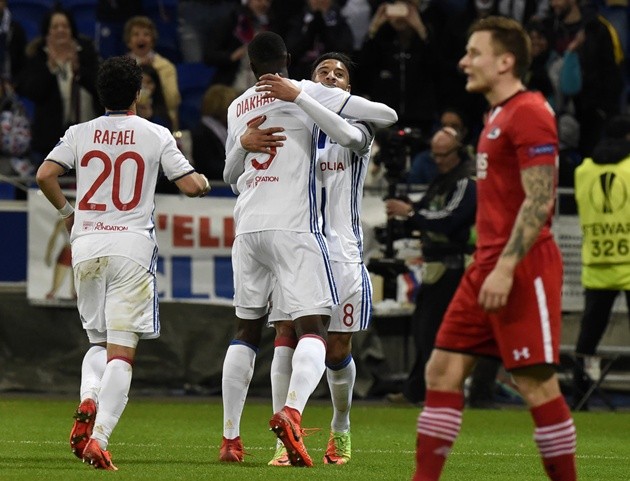 Chùm ảnh: Không Depay, Lyon vẫn thắng vượt qua AZ Alkmaar với tỉ số kinh hoàng - Bóng Đá