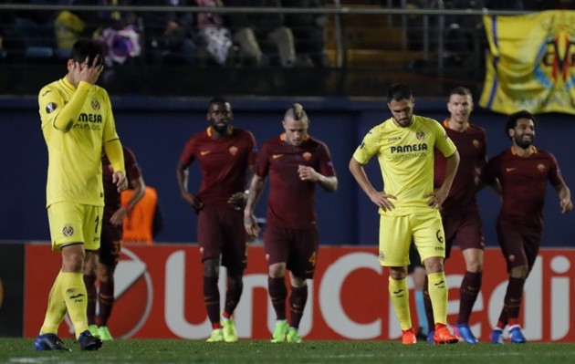 Chùm ảnh: Hat-trick của Dzeko nhấn chìm 