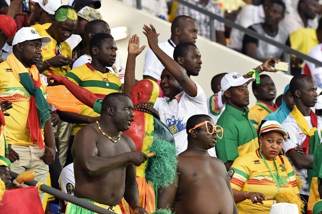 Uganda và Mali bất phân thắng bại trong trận thủy chiến - Bóng Đá