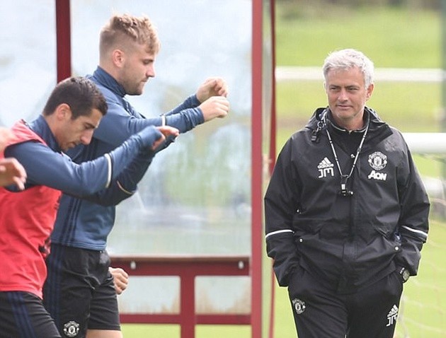 Mourinho cho Luke Shaw cơ hội sửa sai - Bóng Đá