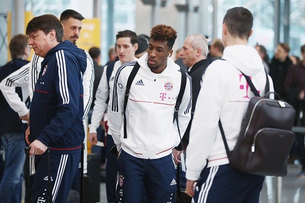 Dàn sao Bayern Munich bị vây kín khi đổ bộ xuống Doha - Bóng Đá