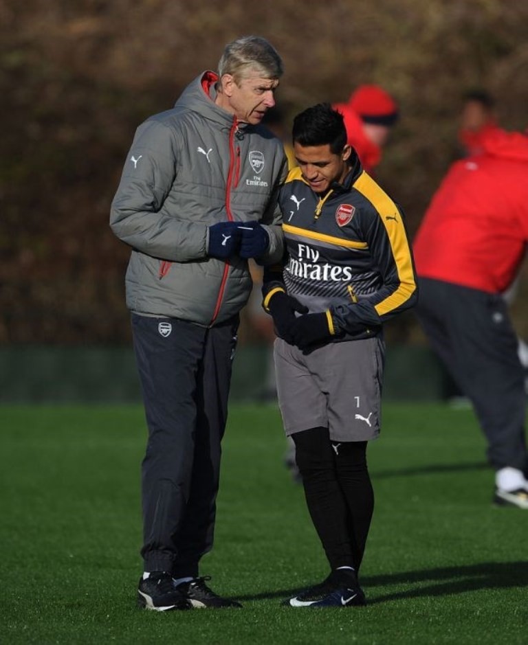 Arsenal dùng 2 chú chó để giữ chân Alexis Sanchez - Bóng Đá