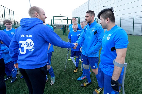 Sao Everton hớn hở với sự kiện cộng đồng - Bóng Đá