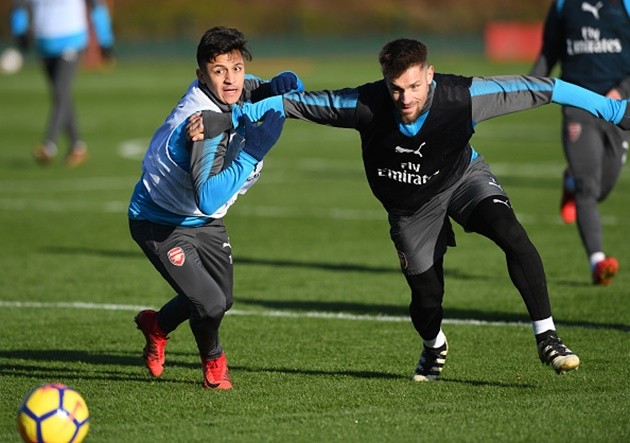 Sanchez chạy hùng hục trên sân, quyết tri ân Arsenal bằng một trận thắng - Bóng Đá
