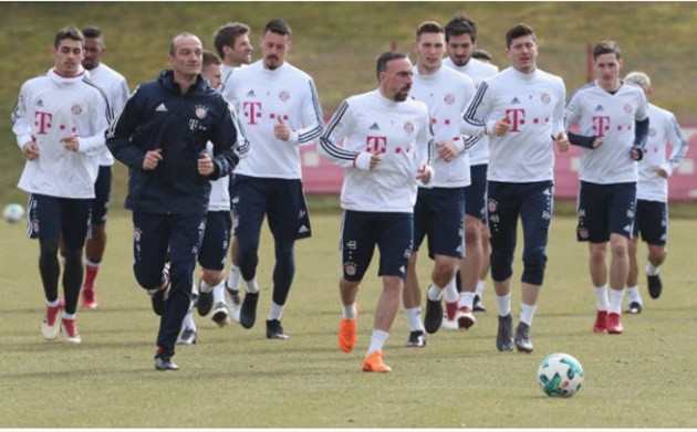 Juan Bernat được Jupp Heynckes uốn nắn từng chút một - Bóng Đá