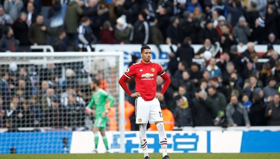 Chấm điểm Man Utd trận thua Newcastle: Smalling vụng về, Pogba hời hợt - Bóng Đá
