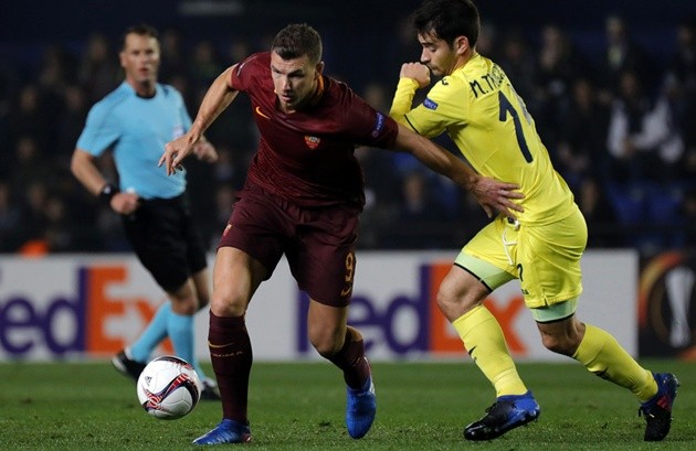 Chùm ảnh: Hat-trick của Dzeko nhấn chìm 