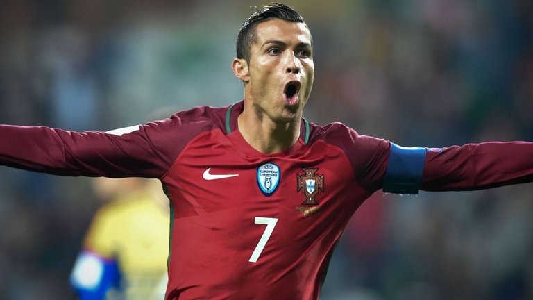 Cristiano Ronaldo lọt vào top 10 những chân sút vĩ đại nhất trong màu áo ĐTQG - Bóng Đá