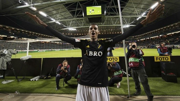 Tân binh trẻ Real Madrid 'xuất sắc hơn Ibrahimovic' - Bóng Đá