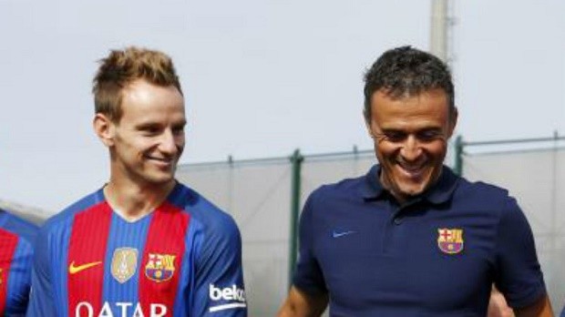 Ivan Rakitic phủ nhận tin đồn lục đục, 'nguyện chết' vì Luis Enrique - Bóng Đá