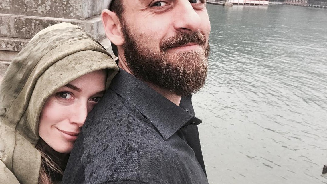 De Rossi khoe ảnh 'mùa Đông không lạnh' bên nửa kia - Bóng Đá
