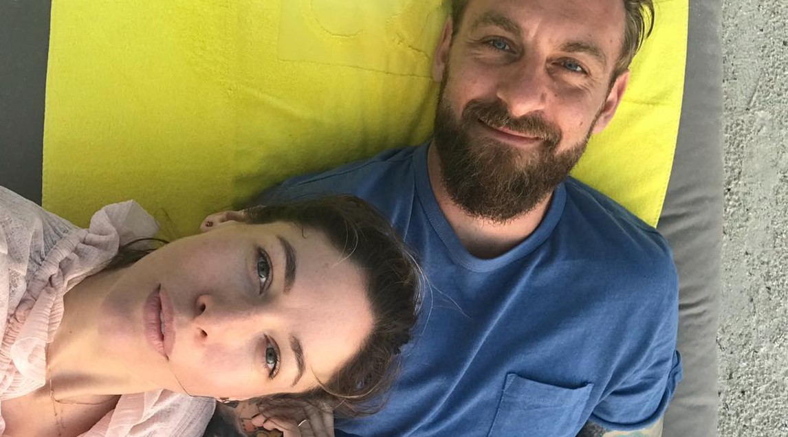 De Rossi khoe ảnh 'mùa Đông không lạnh' bên nửa kia - Bóng Đá
