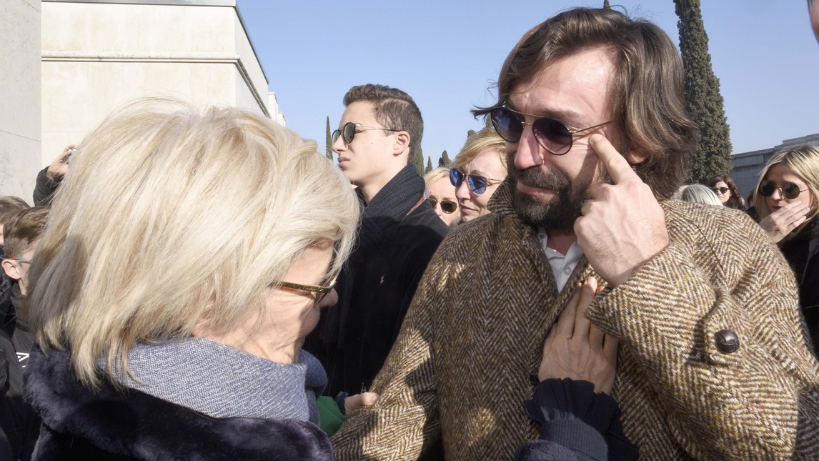 Pirlo khóc nấc đưa tang người thầy đầu tiên - Bóng Đá