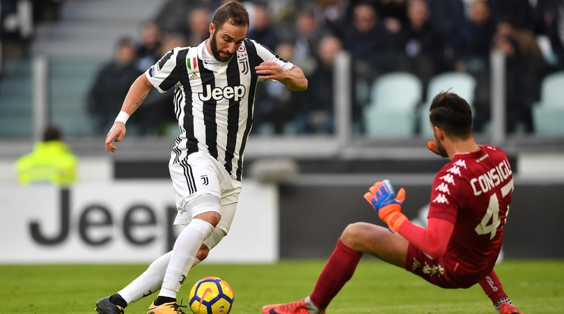 Lập hat-trick, Higuain vẫn khiêm tốn - Bóng Đá