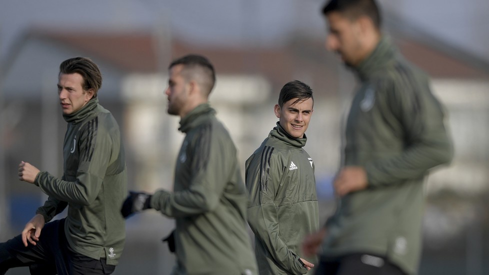 Dybala ngậm ngùi làm CĐV bất đắc dĩ cho Juventus - Bóng Đá