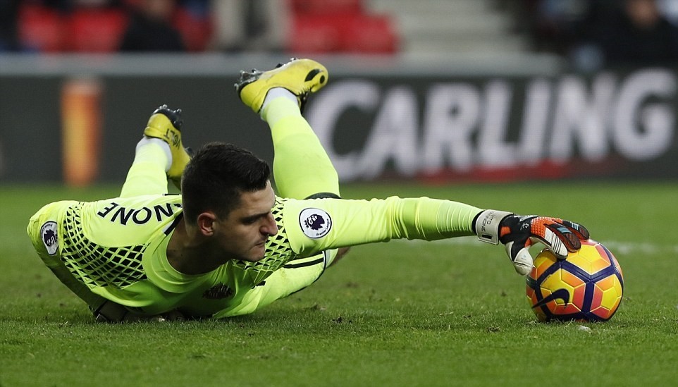 Salah hủy diệt Watford ngay cả khi đã té ngã - Bóng Đá