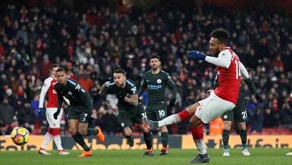CĐV Arsenal thức trắng đêm để xem 