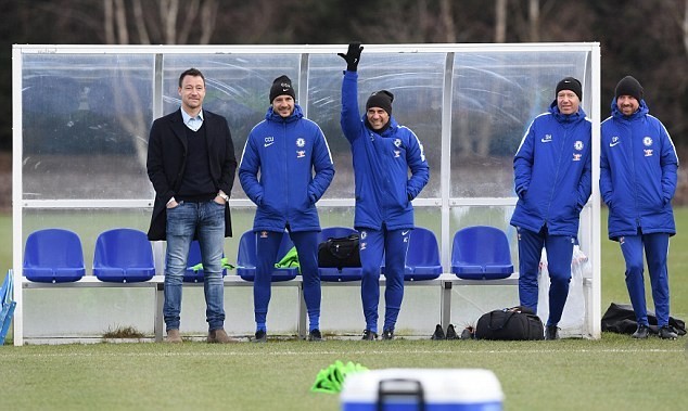 John Terry trở lại Chelsea, theo sát đồng đội cũ tập luyện - Bóng Đá