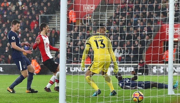 Kane nổ súng, Tottenham vẫn không thể đánh sập pháo đài St Mary's - Bóng Đá