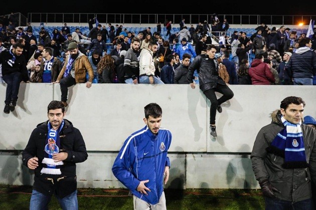 Sợ khán đài đổ sập, CĐV Porto tổ chức 