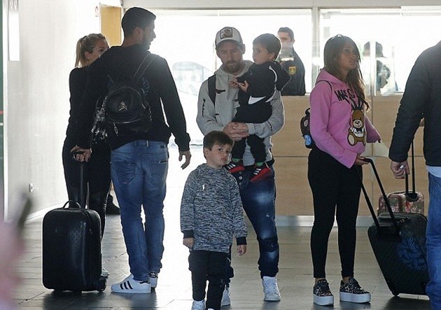 Lionel Messi trở về đại bản doanh sau kì nghỉ Đông - Bóng Đá