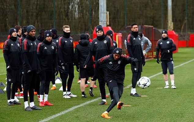 Man Utd vẫn cười tươi dù Pogba vắng bóng trong buổi tập  - Bóng Đá