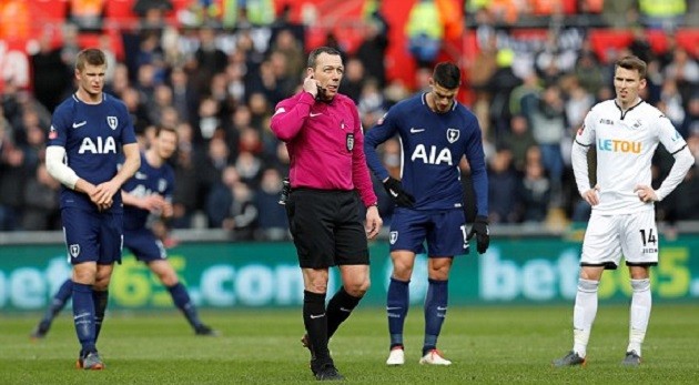 TRỰC TIẾP Swansea 0-1 Tottenham: Eriksen sút bóng dội xà (H1) - Bóng Đá