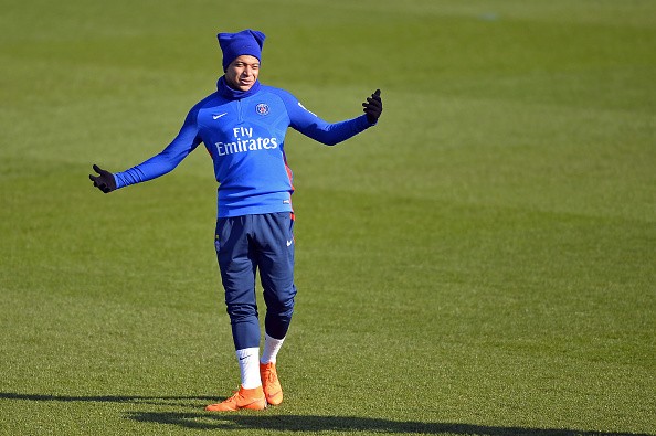 Dani Alves thể hiện tài 