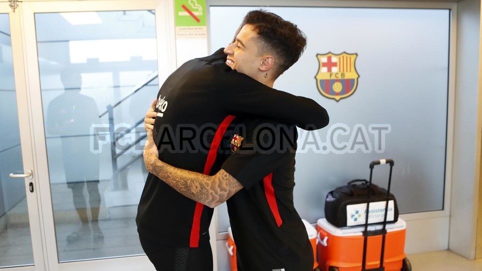 Coutinho chào các đồng đội mới - Bóng Đá